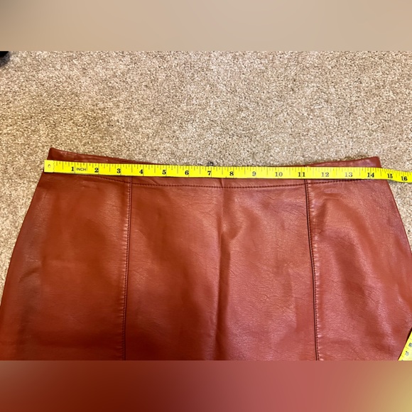 Forever 21 Leather Feeling Mini Skirt - L - Picture 7 of 9